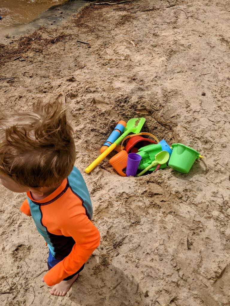PACKING ESSENTIALS FOR AN A+ BOAT DAY WITH KIDS.