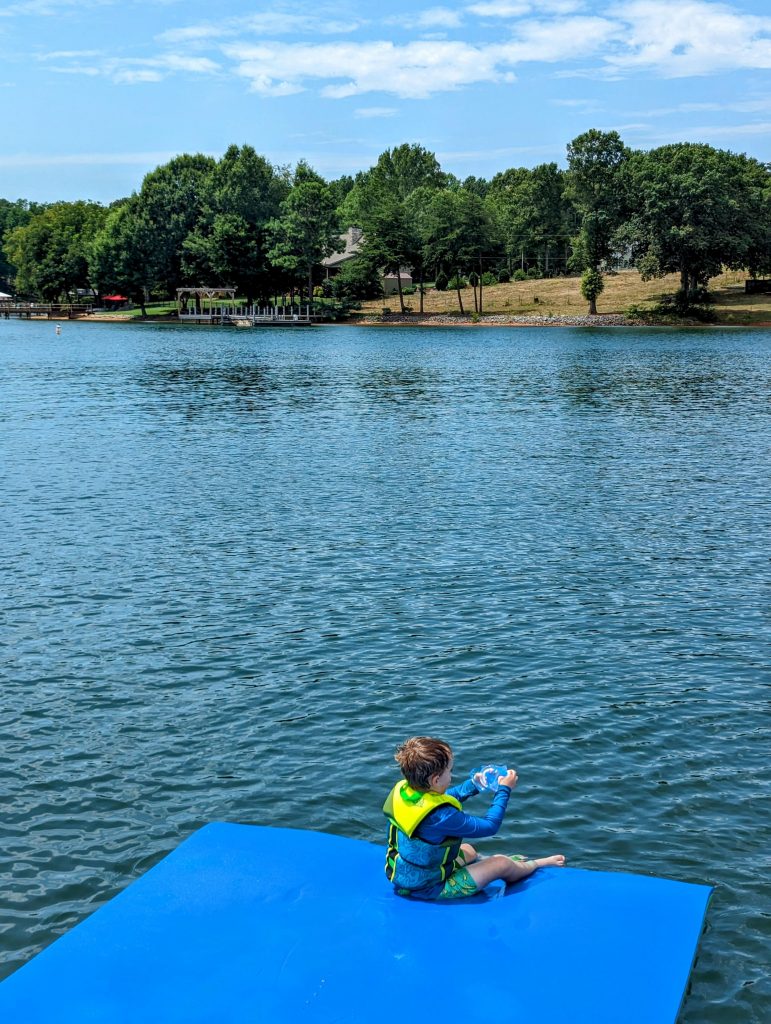 PACKING ESSENTIALS FOR AN A+ BOAT DAY WITH KIDS.