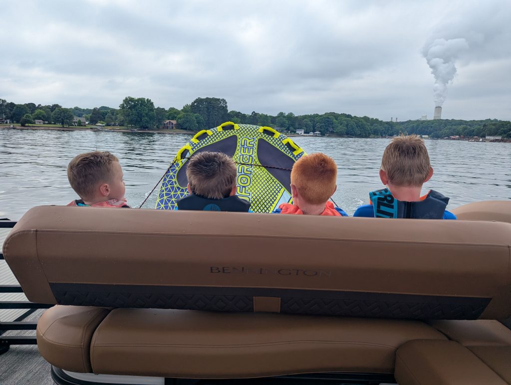 PACKING ESSENTIALS FOR AN A+ BOAT DAY WITH KIDS.