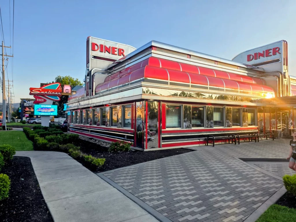 AIN’T NOTHING FINER THAN THE SUNLINER DINER.